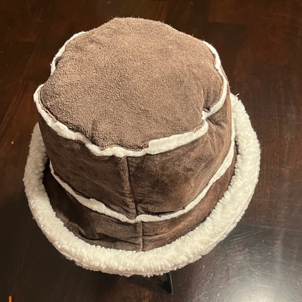 Brown Leather & Faux Fleece Hat - Picture 4 of 10